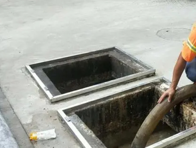 毛道乡化粪池清理